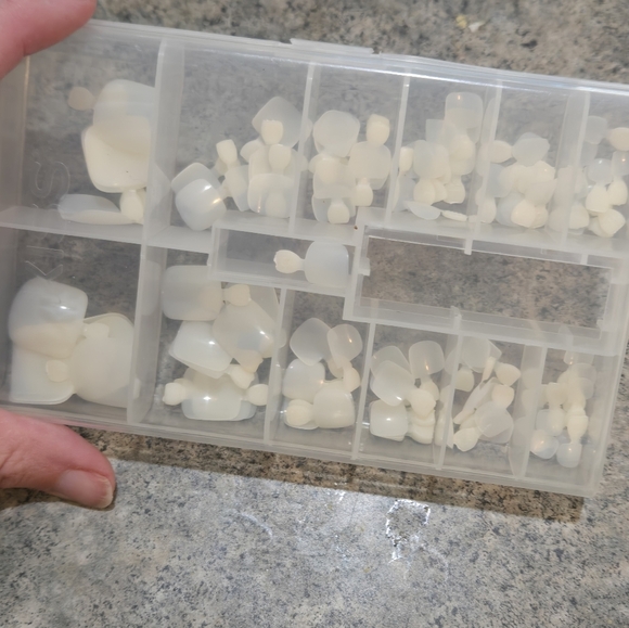 ๐ 96 Piece Toenail Kit NEW Kiss Toenail Covers Fake Nails Manicure Set Polish - Picture 6 of 6